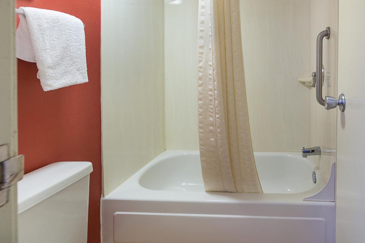 Red Roof Inn Detroit - Farmington Hills Exterior photo