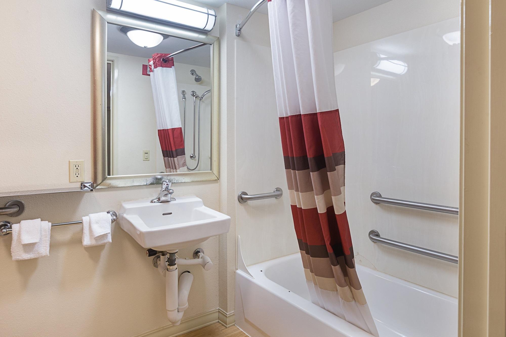 Red Roof Inn Detroit - Farmington Hills Exterior photo