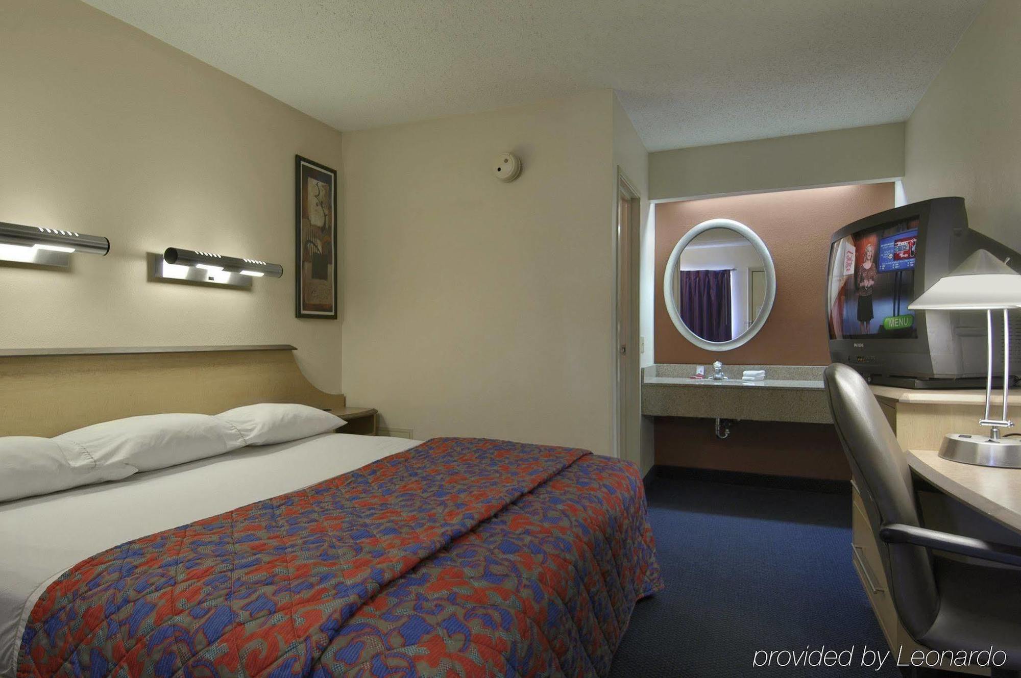 Red Roof Inn Detroit - Farmington Hills Room photo