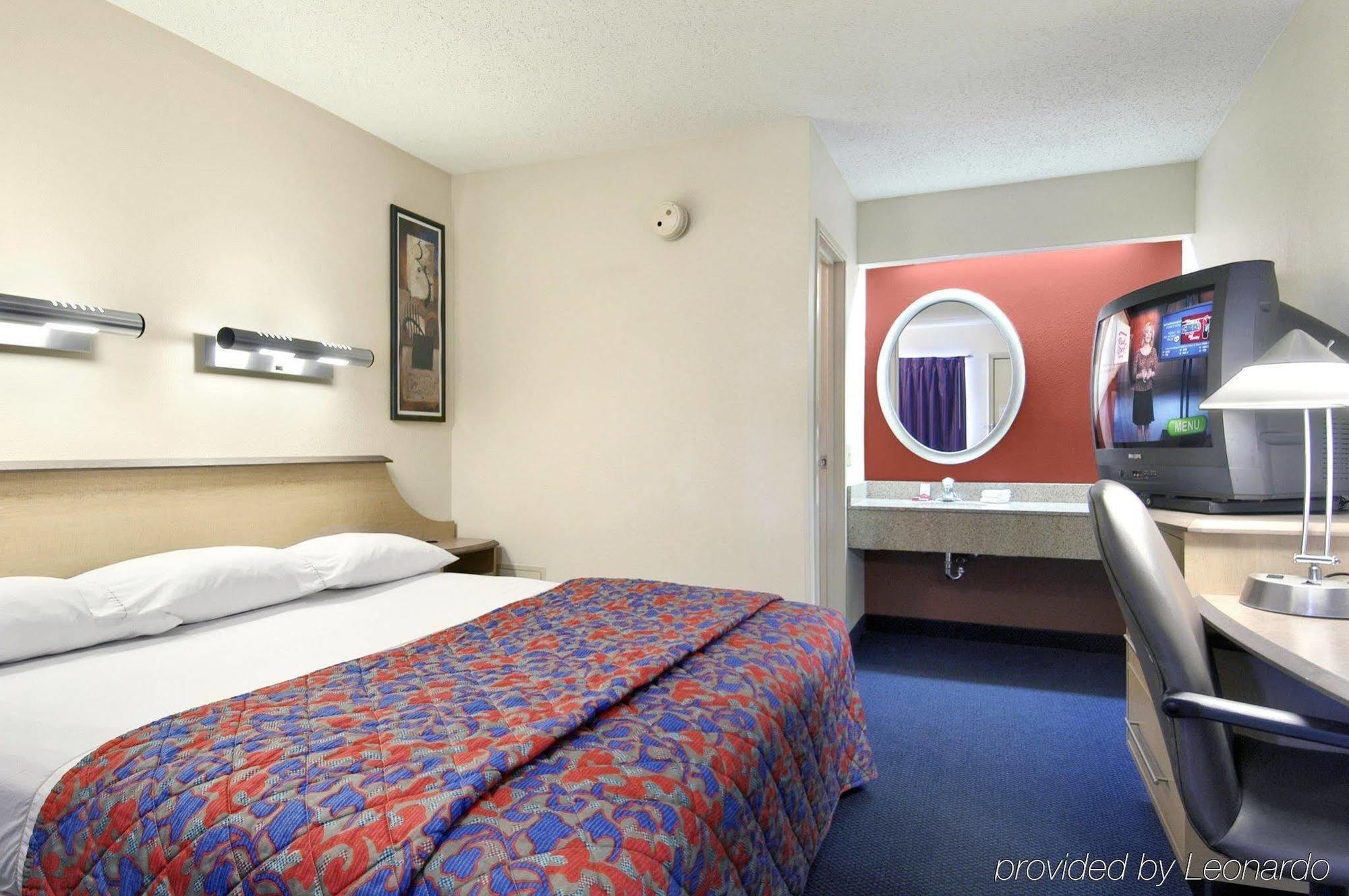 Red Roof Inn Detroit - Farmington Hills Exterior photo